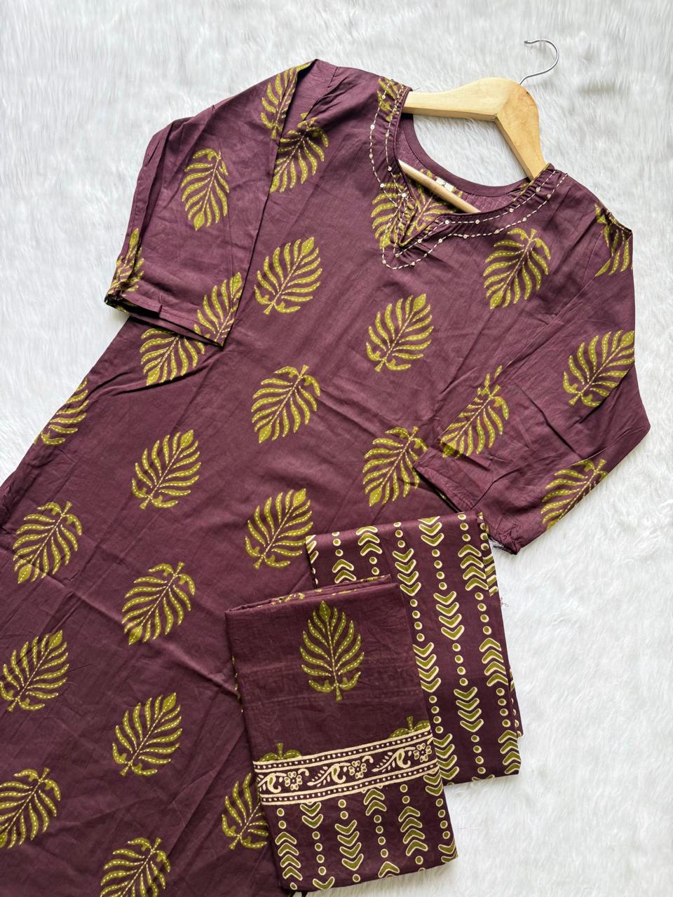 Round Neck Leaf Printed Cotton Kurti Pant Dupatta Set - Wine Purple