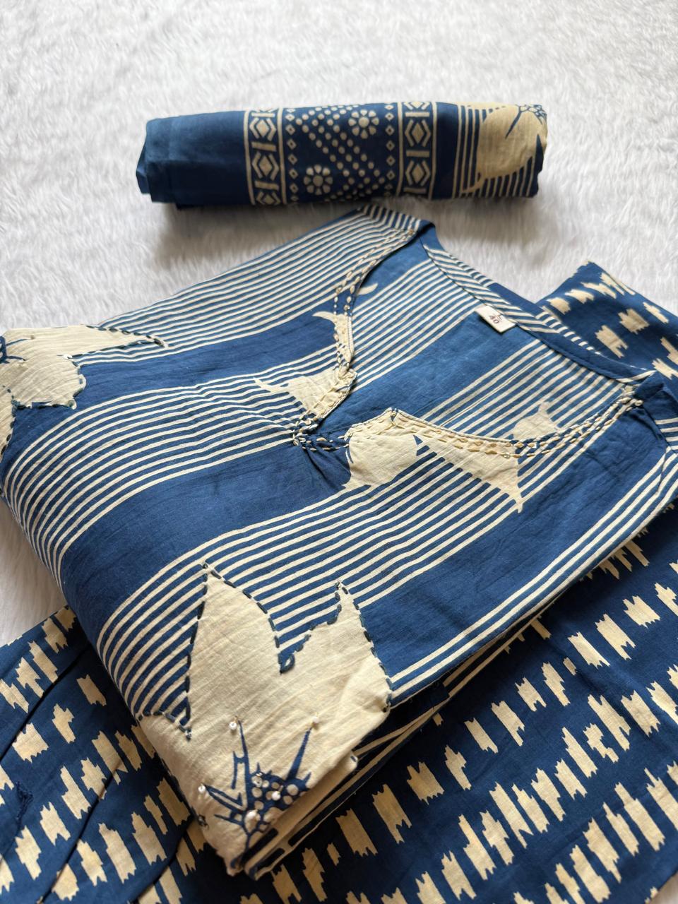 Blue Round Neck Floral Striped Printed Cotton Kurti Pant Dupatta Set