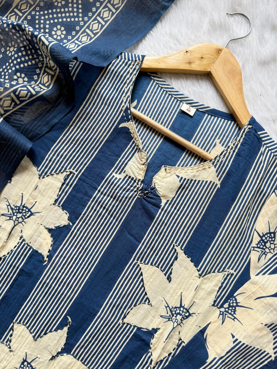 Blue Round Neck Floral Striped Printed Cotton Kurti Pant Dupatta Set