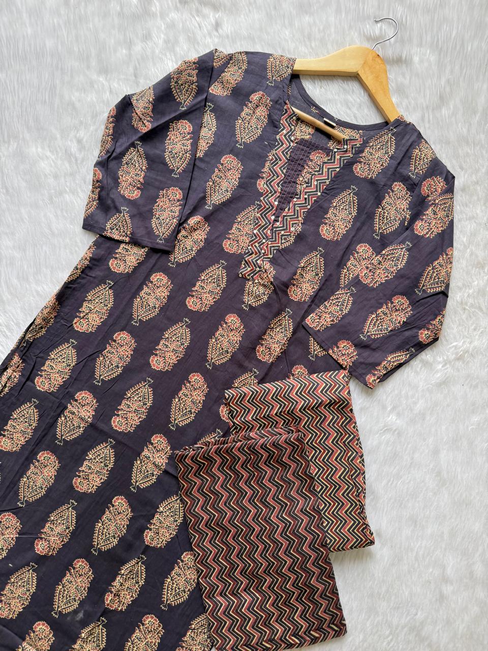 Round Neck Floral Printed Cotton Kurti Pant Dupatta Set - Charcoal Grey