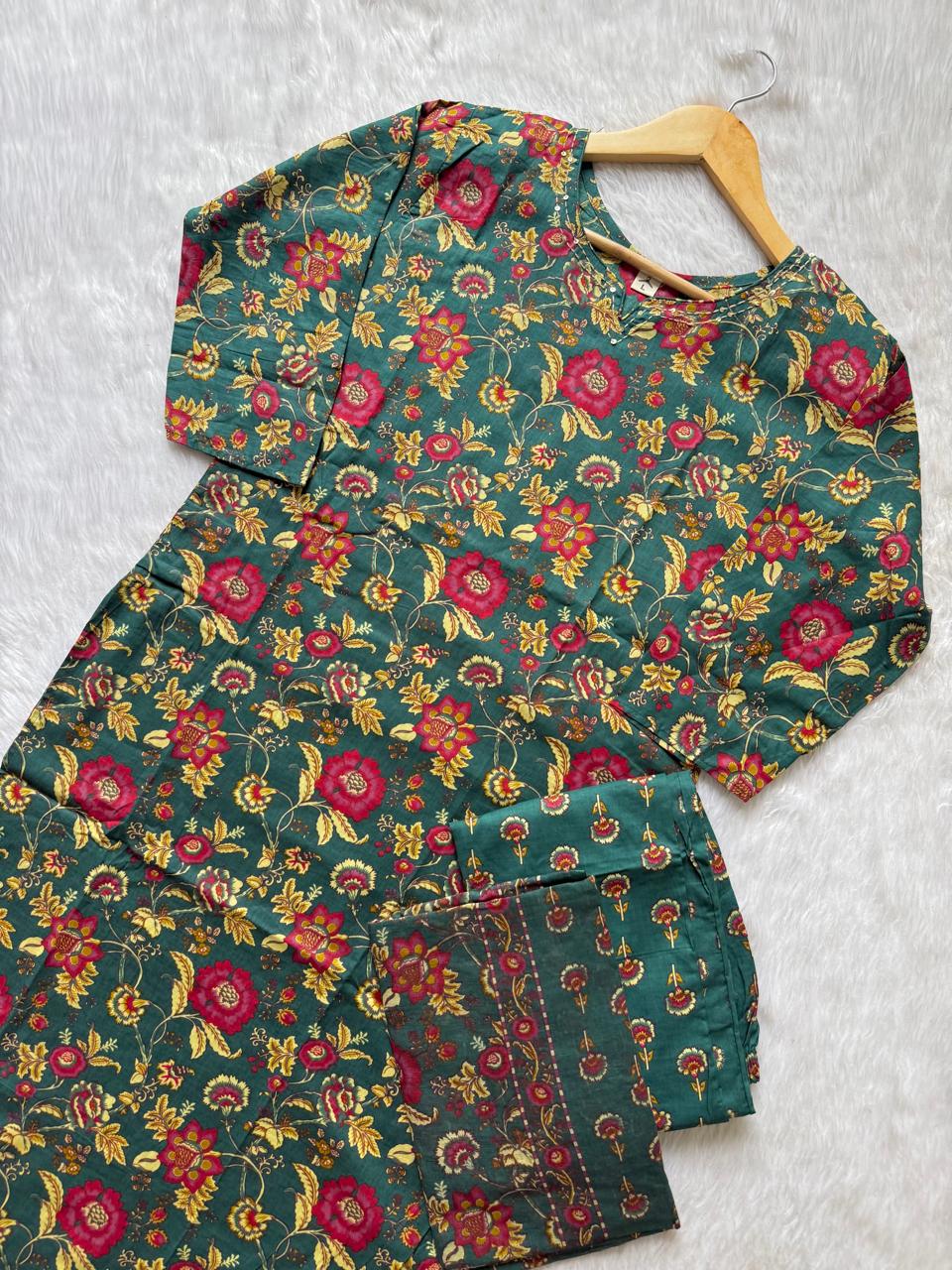 Round Neck Floral Printed Cotton Kurti Pant Dupatta Set - Green